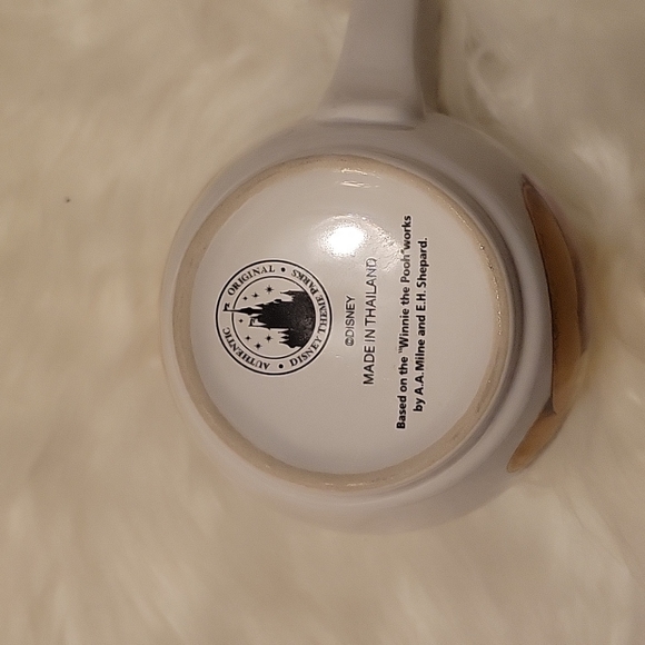 Winnie the Pooh Bear Mug - Picture 2 of 4